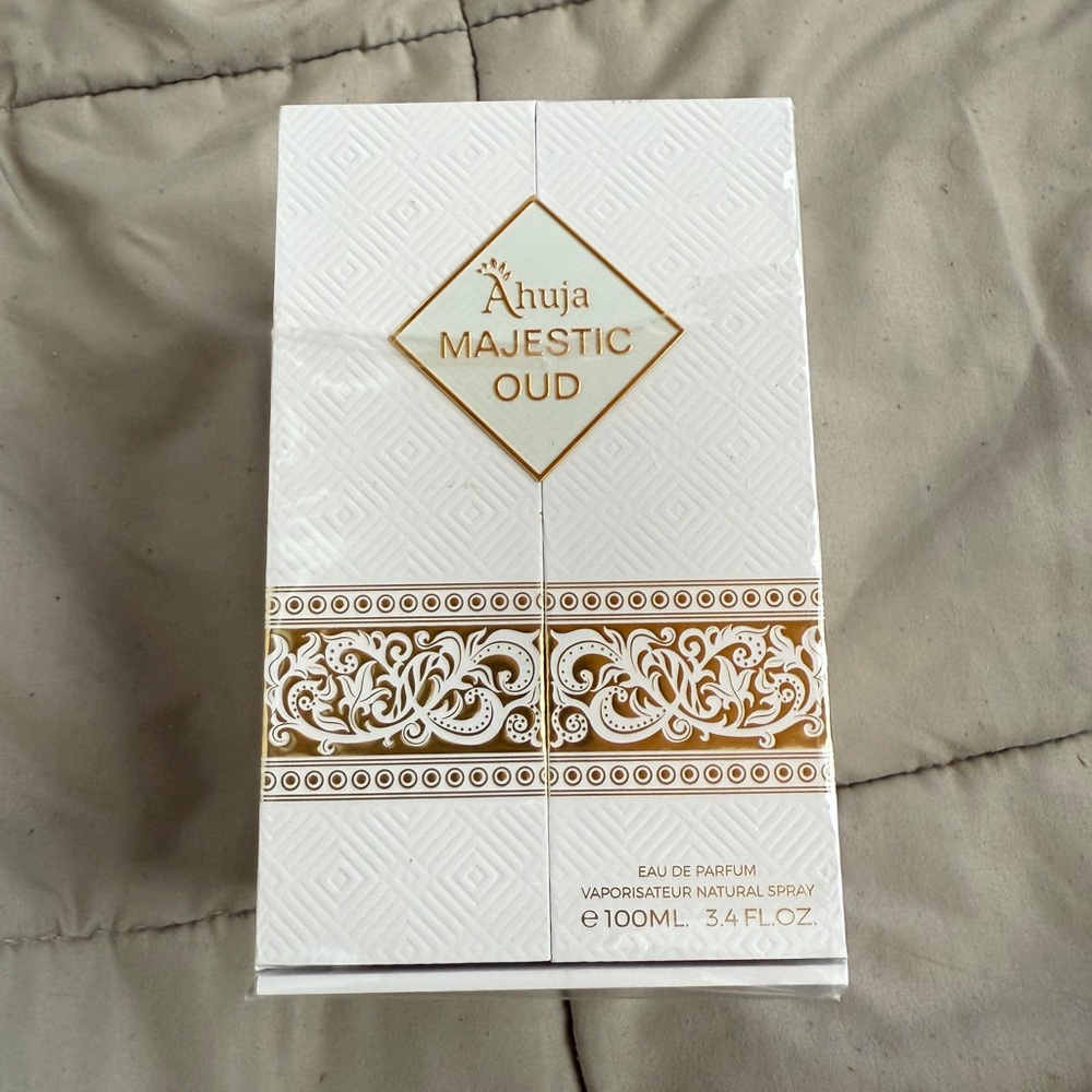 Majestic Oud Perfume - Gold and White